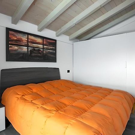 Appartamento Grande Terrazza Vista Lago Parzanica ภายนอก รูปภาพ