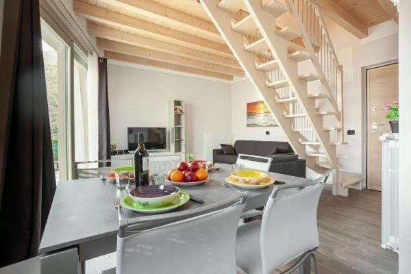 Appartamento Grande Terrazza Vista Lago Parzanica ภายนอก รูปภาพ